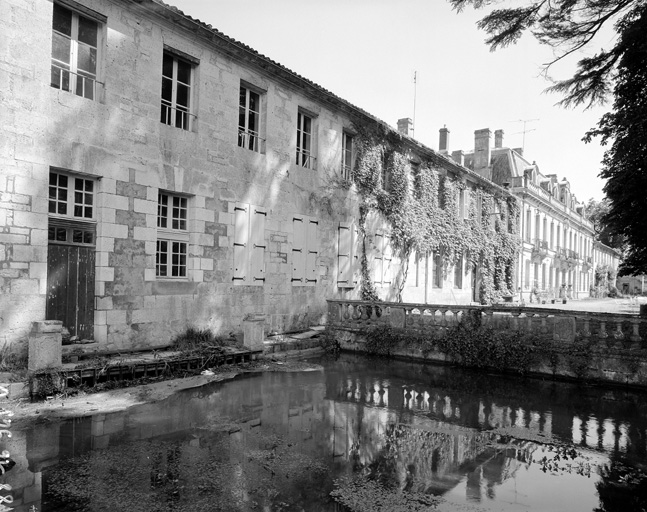 Bâtiment d'eau, façade sud est.