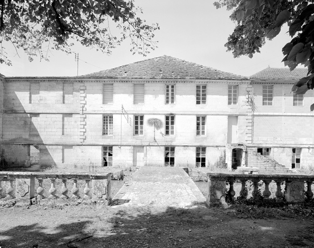 Bâtiment de la machine à papier, façade sur cour.