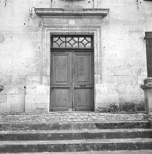 Bureau, porte d'entrée.