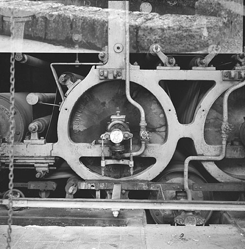 Détail de la machine à papier.