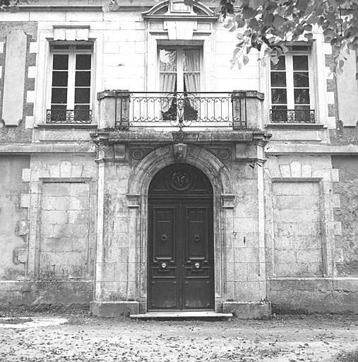 Logement patronal, porte d'entrée.