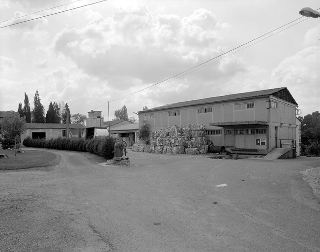 L'usine, vue de la cour.