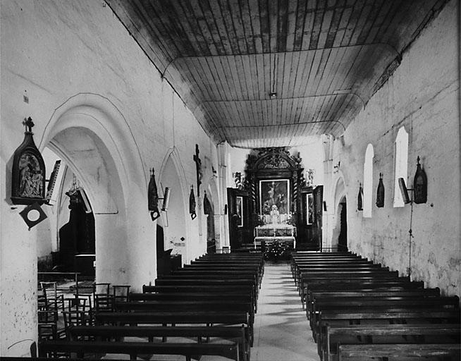 Intérieur vu de l'entrée vers le choeur.