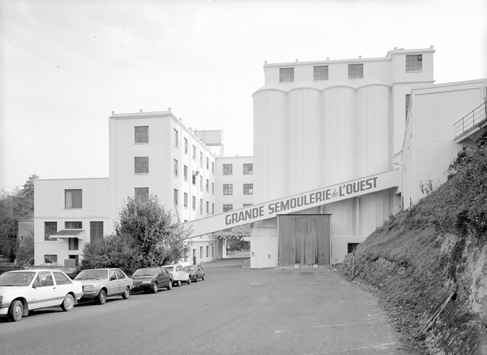 Atelier de fabrication, ensemble vu de l'ouest.