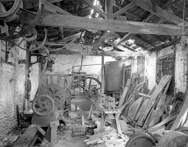 Intérieur avec moteur à gaz.