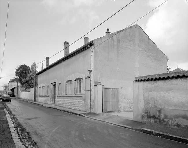 Façade de l'ancienne distillerie sur rue Lohmeyer.