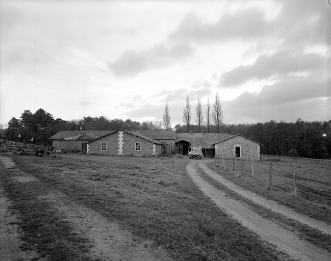 Ensemble, vue du nord-est.