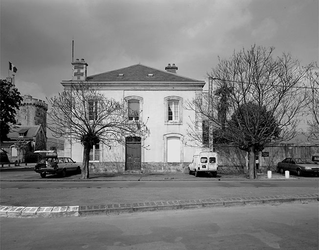 Bureau du Service Maritime (rue de l'Aimable Nanette,1976 EH 7), élévation antérieure sud.