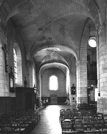 Collatéral droit, vue vers l'ouest.