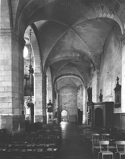 Collatéral gauche, vue vers l'ouest.