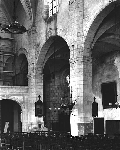 Nef, première et deuxième travées, côté nord, élévation intérieure gauche.