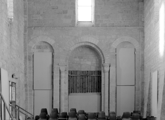 Intérieur, revers du portail ouest.