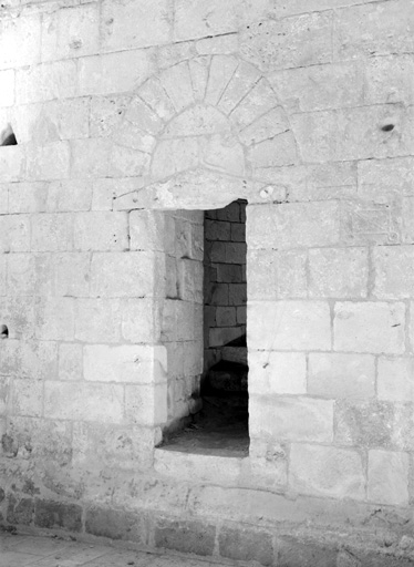 Transept sud, porte de l'escalier.