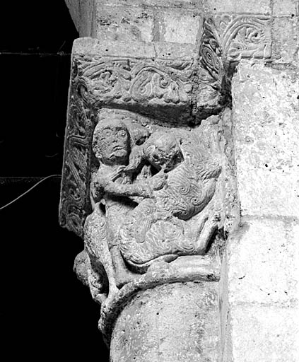 Pile sud-est du transept, chapiteau ouest.