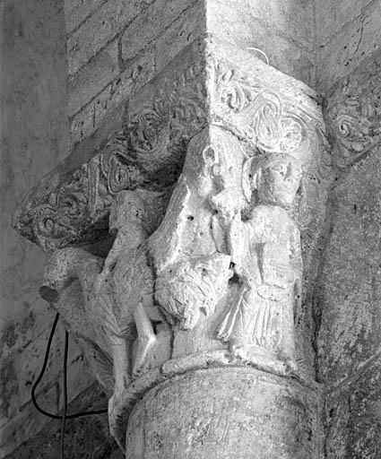 Pile sud-est du transept, chapiteau nord.