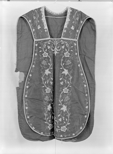 Détail de la chasuble : le devant.