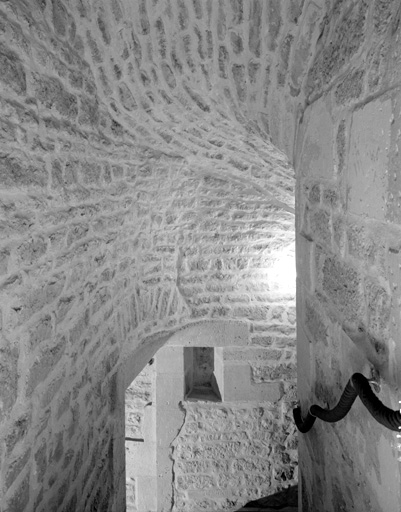 Aile sud, escalier descendant au pavillon d'angle est, couvrement.