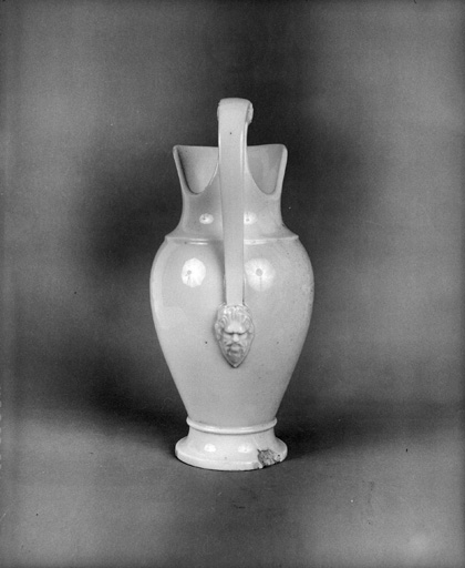 Détail du pot à eau.