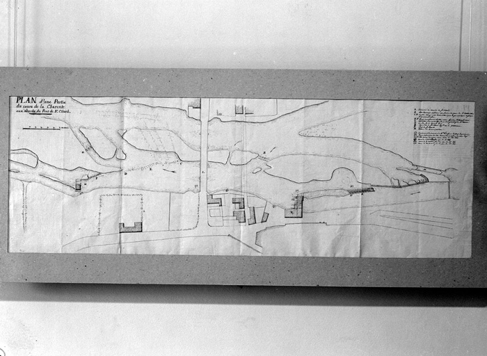 Moulin à blé, moulin à foulon, moulin à papier, station de pompage, abattoir, usine à papier de la Société des papiers à cigarettes J. Bardou le Nil, siège de corporation, musée du papier, école d'art