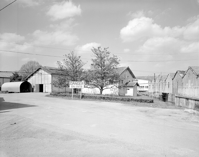 Atelier de goudronnage des courroies.