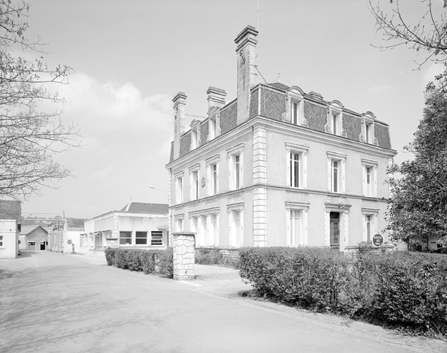 Logement patronal, façades sud et est.