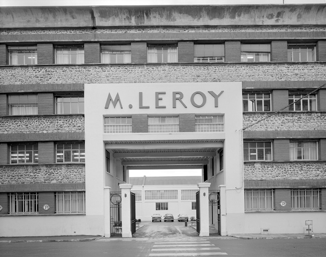 Façade et entrée principale.