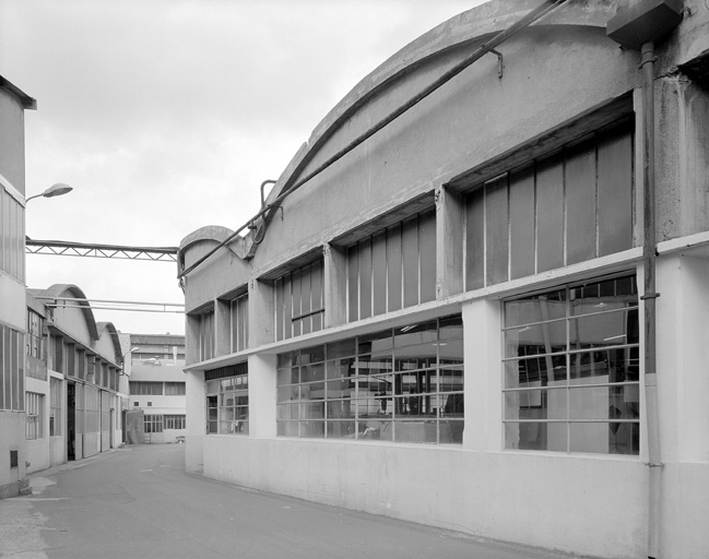 Partie de l'ancienne fonderie à droite.