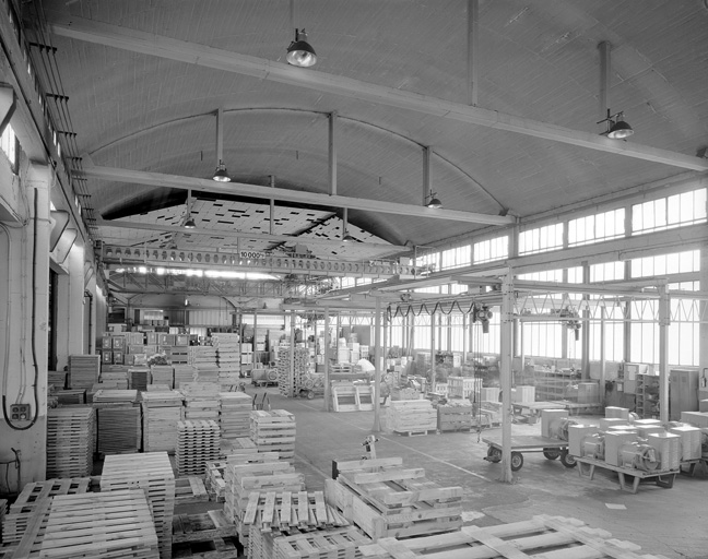 Caissage, intérieur.