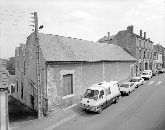 Atelier de fabrication et logement.