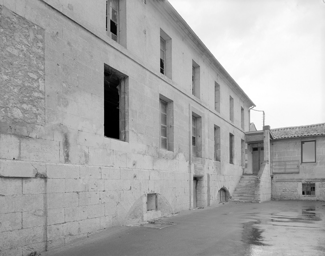 Bâtiment d'eau, façade.