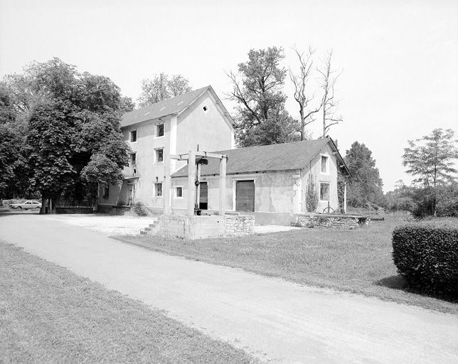 La minoterie, vue de la cour.