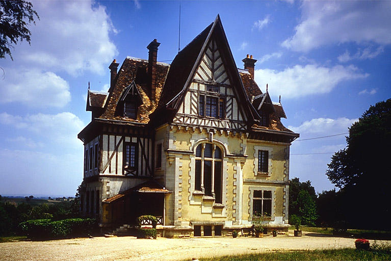 Nouveau logis vu depuis l'ouest.