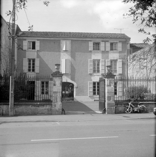 Distillerie Eugène Bureau, puis garage Degabrie