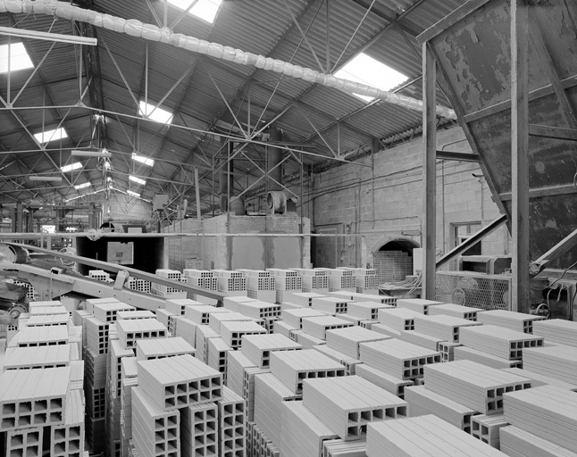 Nouvel atelier de fabrication, intérieur avec séchoir.