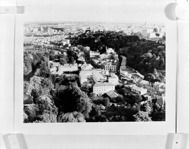 Vue aérienne vers l'est.