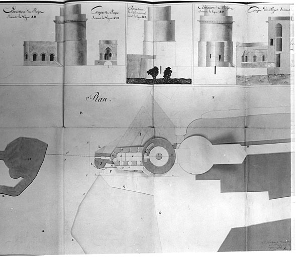 Elévations, coupes et plan de l'étage avec pilier soutenant la terrasse, projet de restauration de 1816, par Emy.