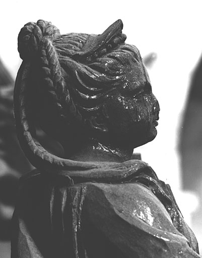 Statuette de sainte Cécile, détail.