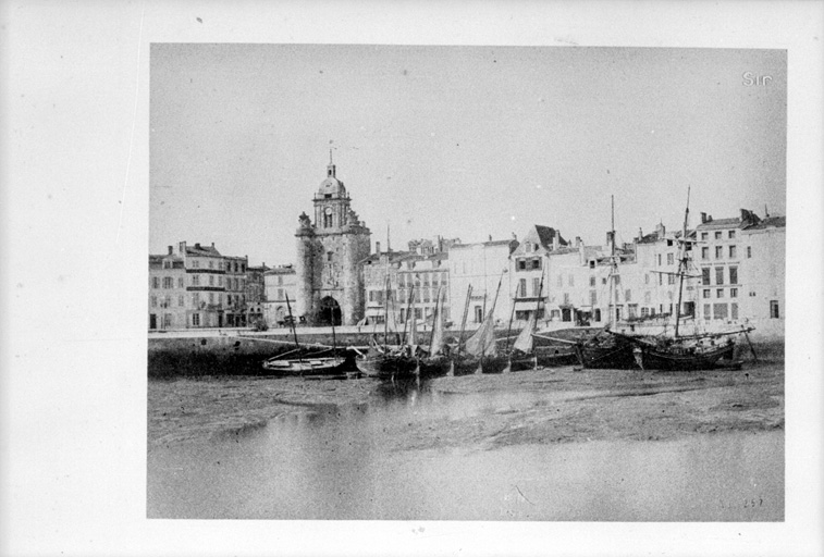Vue générale, tour de la Grosse Horloge.