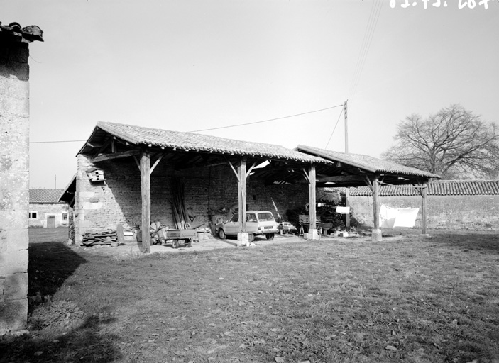 Hangar au sud-est.