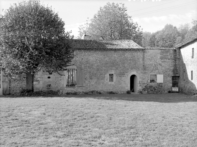 Logis, aile droite, élévation sur cour.