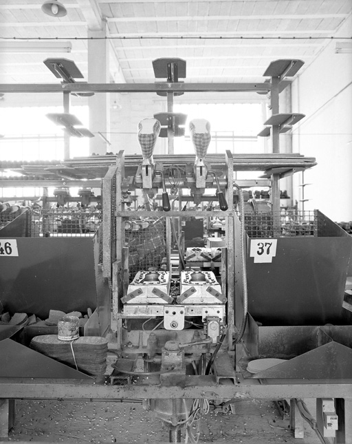 Machine à fabriquer des pantoufles.