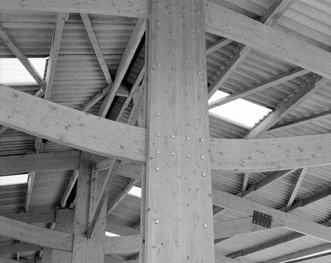 Magasin industriel en bois, détail.