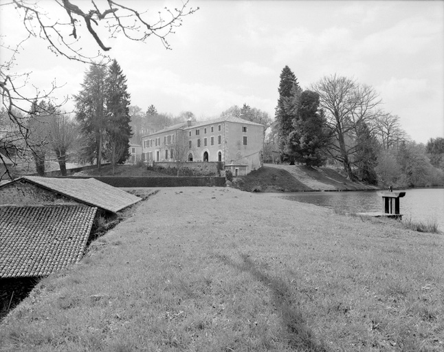 Barrage de l'étang et logement patronal.