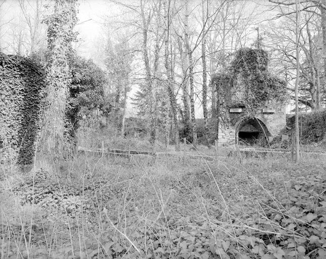 Haut fourneau, vu de l'ouest.