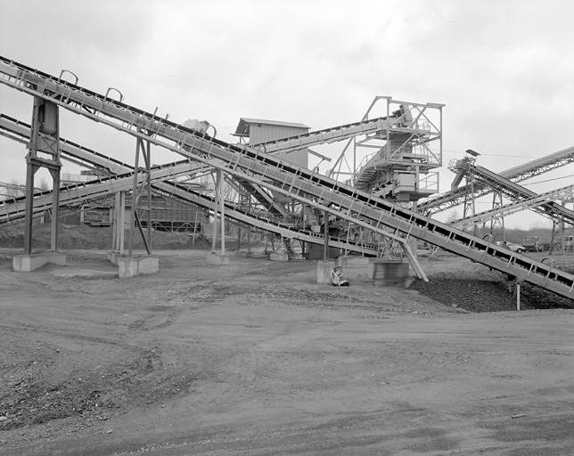 Transporteurs à rouleaux de pierres.