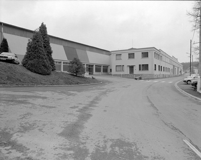 Atelier de fabrication et bureaux, élévation sur rue.