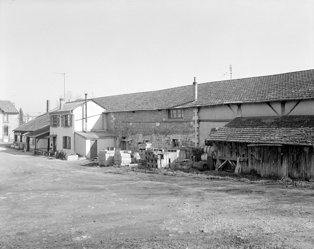 Entrepot, magasin industriel et logement patronal vus de l'ouest.