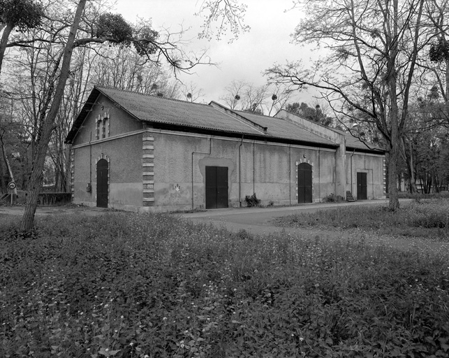 Entrepot industriel, vu de l'ouest.