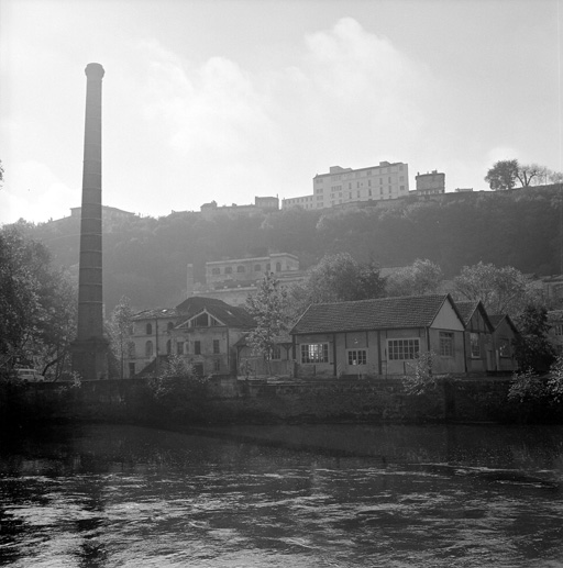 Chaufferie et cheminée d'usine, vues du nord.
