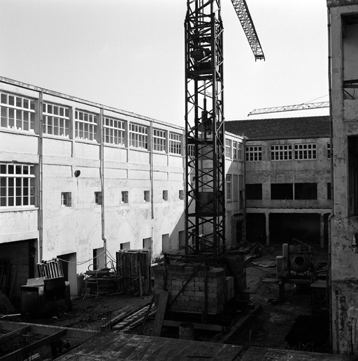 Atelier de fabrication, cour intérieure.
